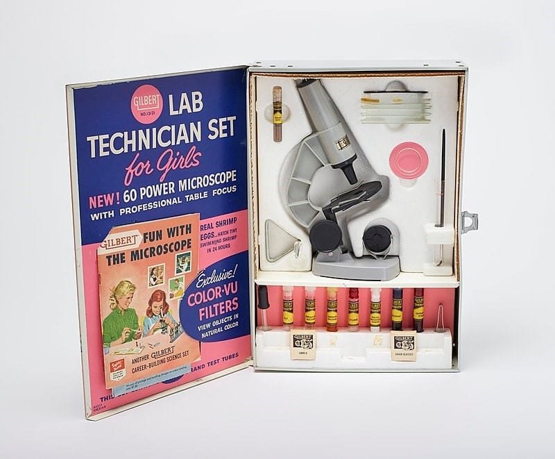 Gilbert Lab Technician Set for Girls, 1958, uno de los set de química comercializados con enfoque en público femenino
