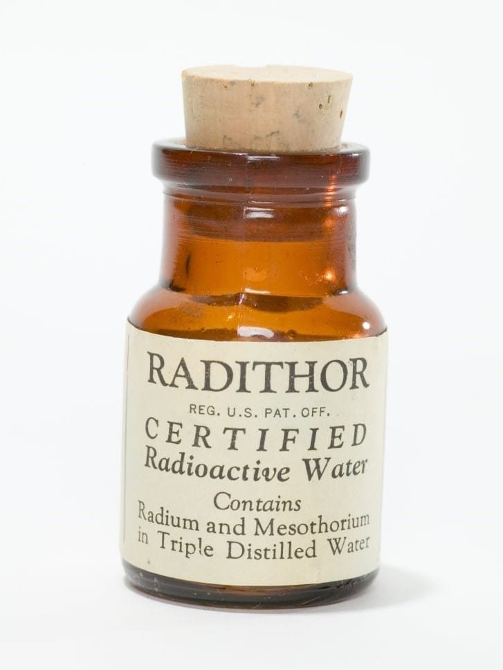 Una botella de Radithor. Crédito: John B. Carnett/Bonnier Corp. vía Getty Images