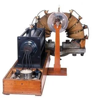 Reproducción del primer espectrógrafo de masas hecho por Francis W. Aston