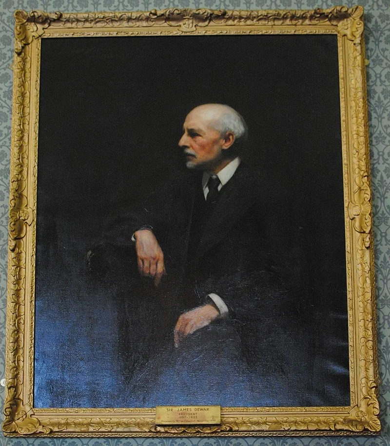 Retrato Sir James Dewar por René le Brun, Conde de L'Hôpital, en la colección de la Real Sociedad de Química