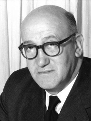 Louis Essen (1908-1997) Físico del Reino Unido. Desarrolló la metrología de alta precisión del tiempo