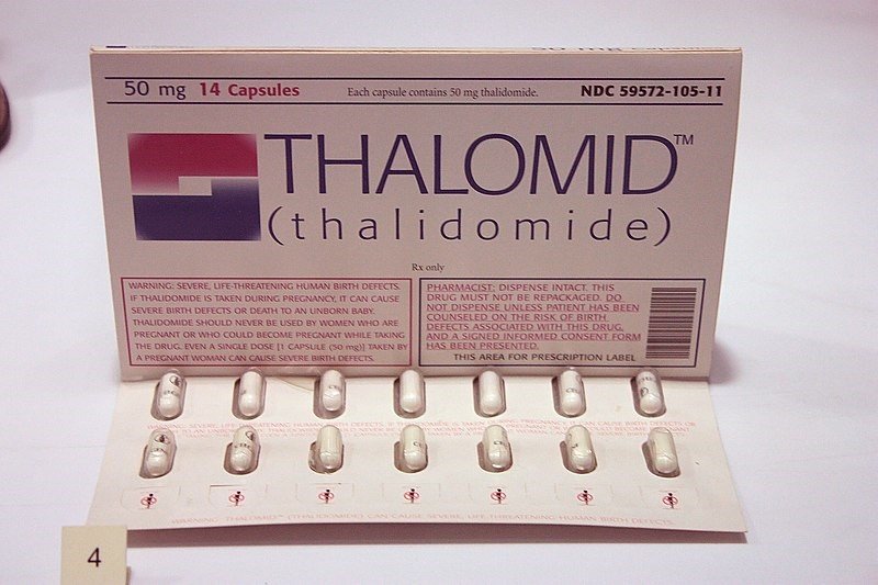 Paquete de cápsulas de talidomida