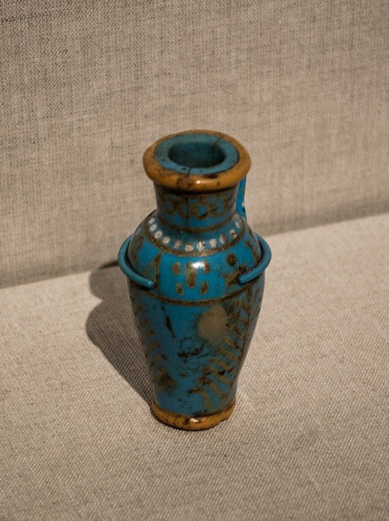 Tarro de perfumes, c. 1479-1425 a.C., encontrado en Tebas, Egipto. Exposición de faraones - Museo de Arte de Cleveland