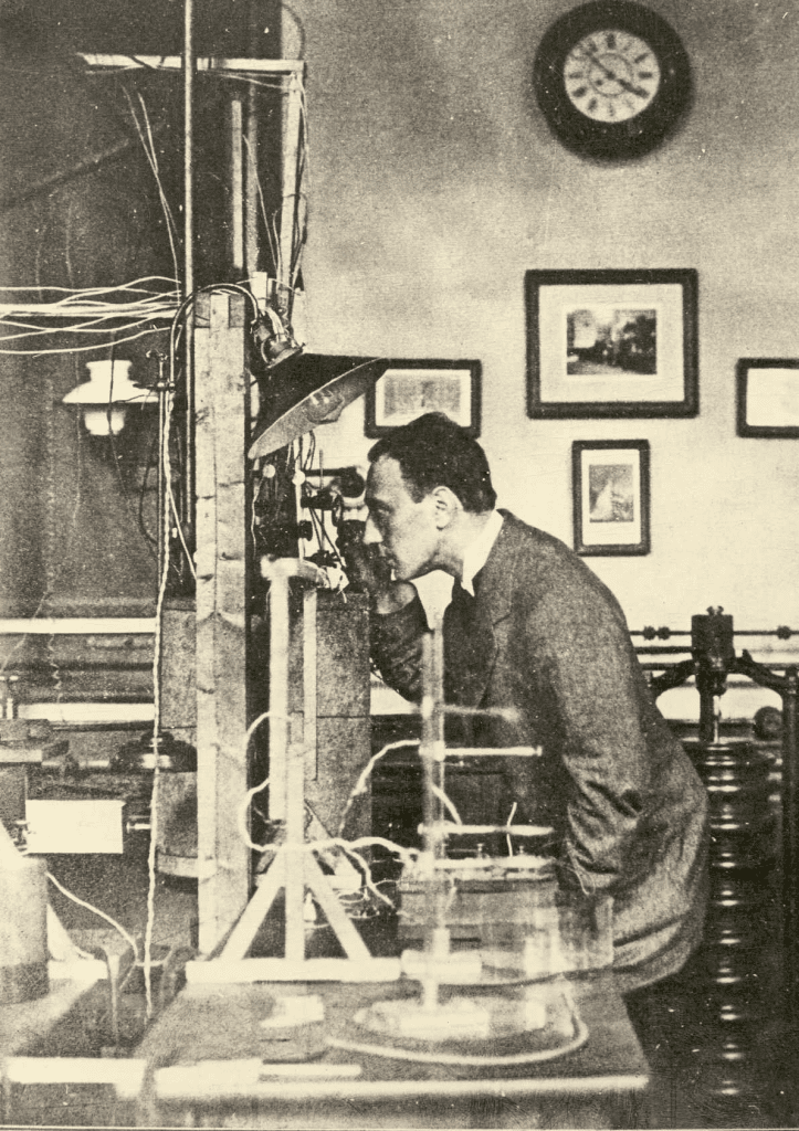Cohen en su laboratorio, 1911