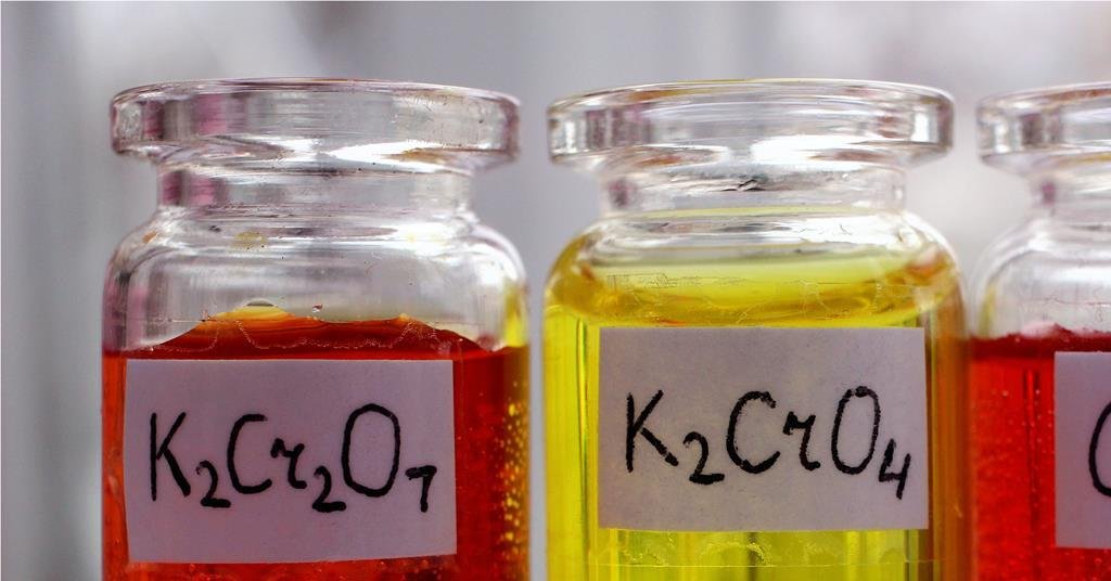 Preparación de reactivos inorgánicos de laboratorio (III)