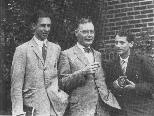 Ann Arbor, alrededor de 1928. De izquierda a derecha: George Uhlenbeck, Hendrick Kramers y Samuel Goudsmit