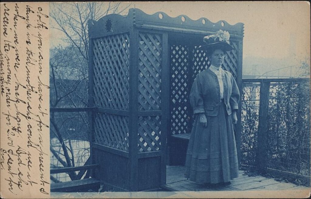 Tarjeta postal con cianotipo, Racine, Wisconsin, c. 1910