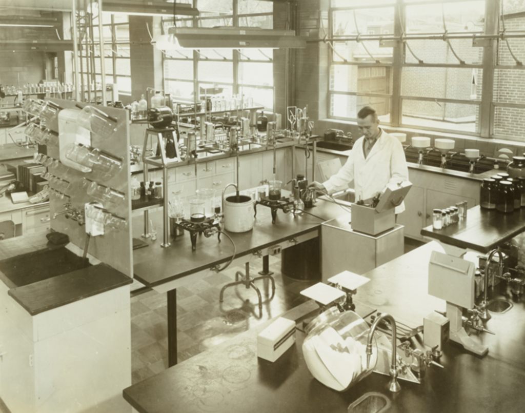 Medidor de pH port&aacute;til de Beckman en uso