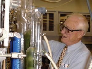 MacDiarmid en su laboratorio